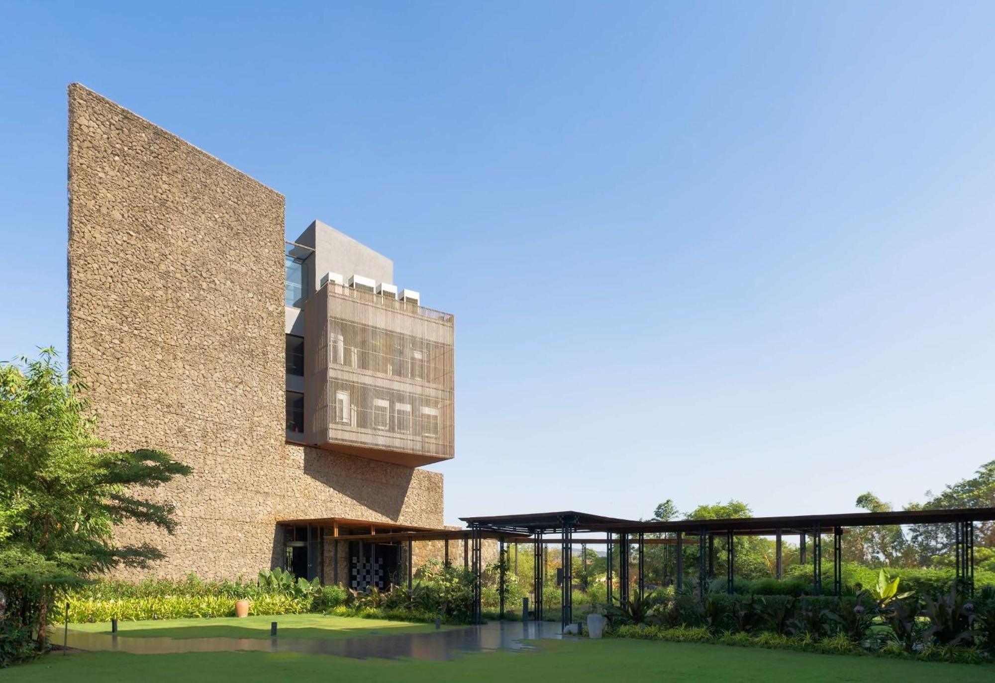 Radisson Resort And Spa Lonavala Exterior foto The Aga Khan Academy, Hyderabad