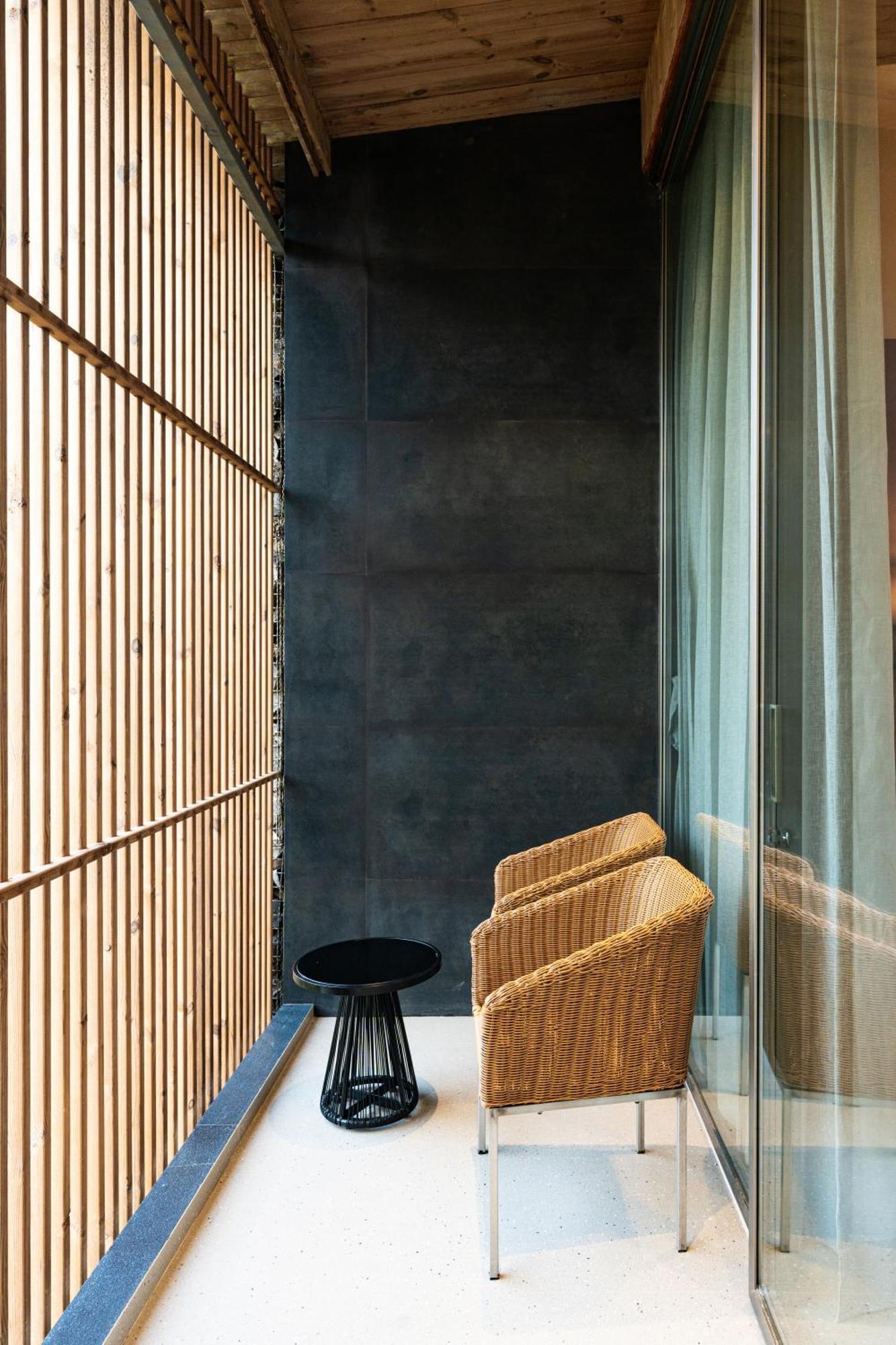 Radisson Resort And Spa Lonavala Exterior foto Interior of the house
