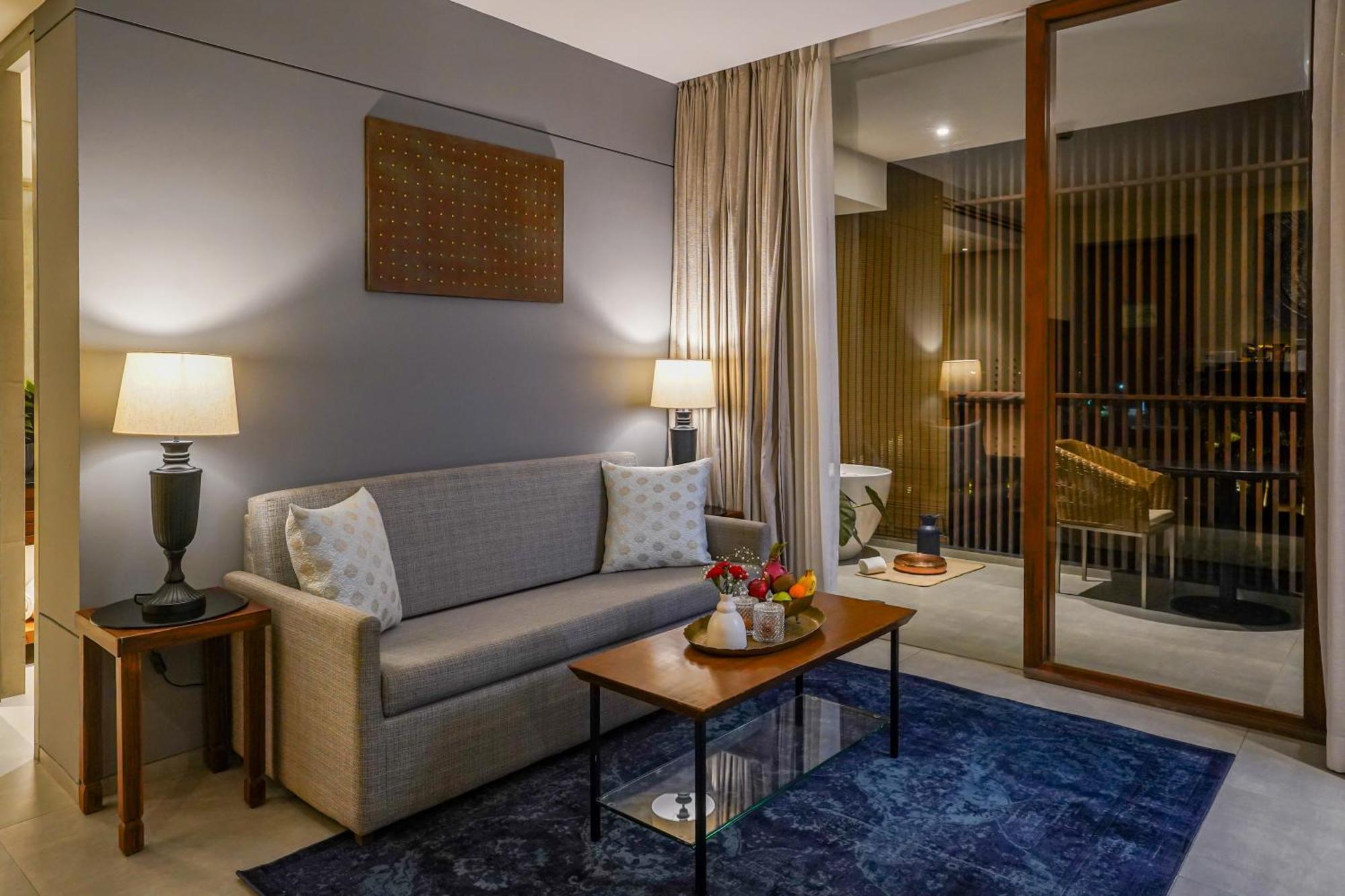 Radisson Resort And Spa Lonavala Exterior foto A living room at the hotel